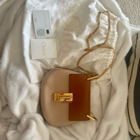 Chloe - Small Drew Crossbody Bag - Picture 3 of 12